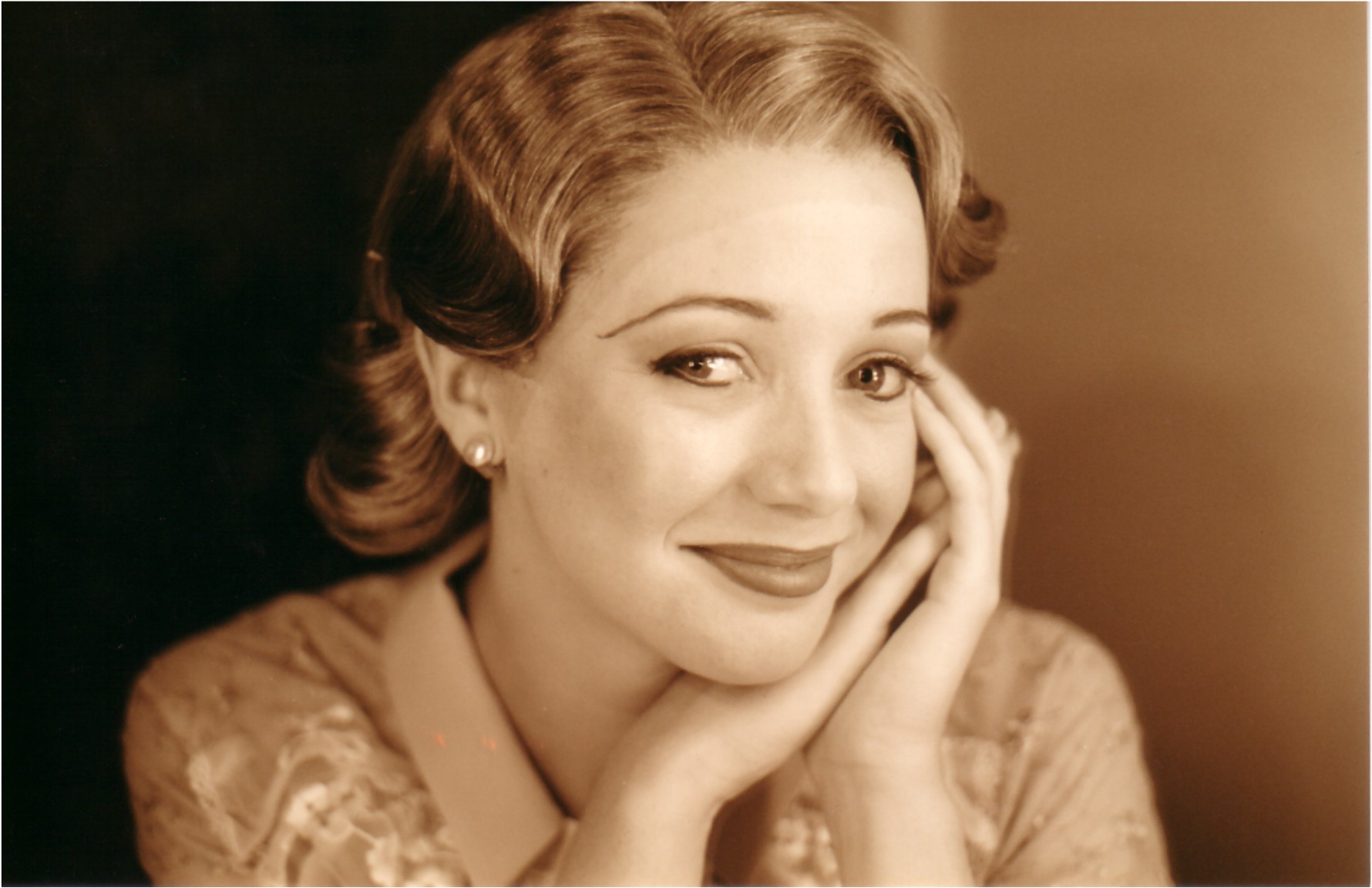 Angela Delury — Annie (Gordon Frost Organisation)
